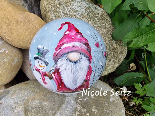 Preview: Terrakotta-Kugel * Wichtel * handbemalt * 12 cm * Schneemann Winter Schnee Herz